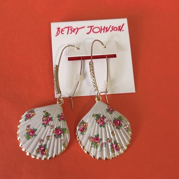 BETSEY JOHNSON • Flower Floral Sea Shell Ocean Dangle Earrings - Picture 4 of 4